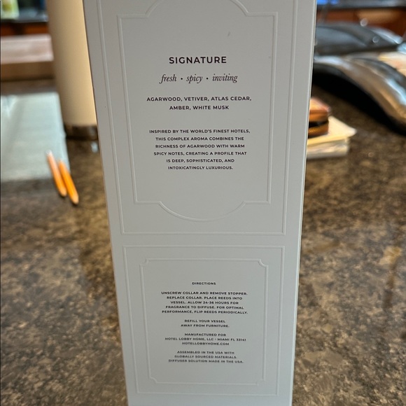 Hotel Lobby Home Signature Reed Diffuser - Picture 3 of 3